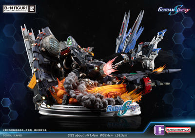 Mobile Suit Gundam SEED Destiny - Freedom Gundam vs. Destroy Gundam Statue