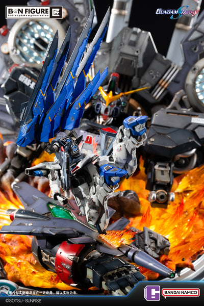 Mobile Suit Gundam SEED Destiny - Freedom Gundam vs. Destroy Gundam Statue