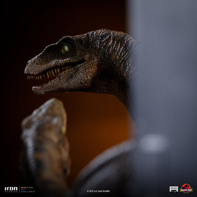 Jurassic Park - Raptors at The Kitchen Door Art Scale 1/10