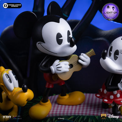 Disney Classics - Mickey, Minnie and Plutos Day at the Park Deluxe Art Scale 1/10