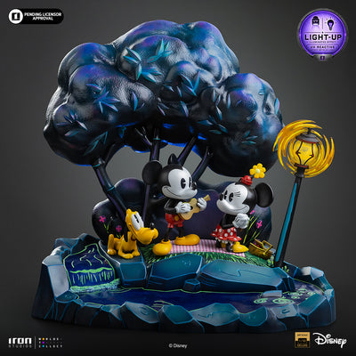 Disney Classics - Mickey, Minnie and Plutos Day at the Park Deluxe Art Scale 1/10