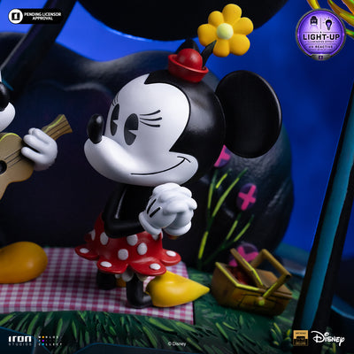 Disney Classics - Mickey, Minnie and Plutos Day at the Park Deluxe Art Scale 1/10