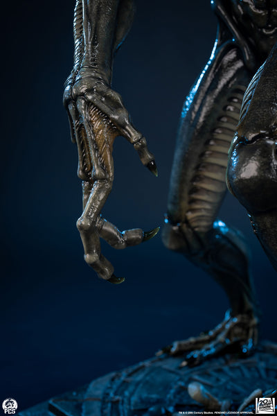 Alien vs. Predator - Grid Alien 1/2 Scale Statue