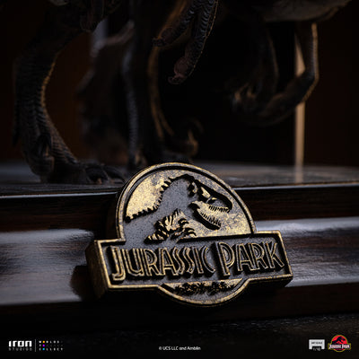 Jurassic Park - Raptors at The Kitchen Door Art Scale 1/10