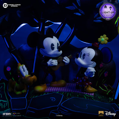 Disney Classics - Mickey, Minnie and Plutos Day at the Park Deluxe Art Scale 1/10