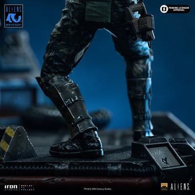 Aliens (1986) - Alien Xenomorph Warrior vs. Corporal Dwayne Hicks Deluxe Art Scale 1/10