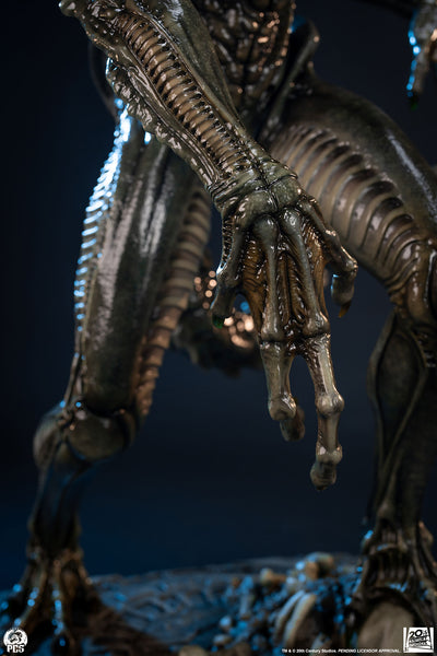 Alien vs. Predator - Grid Alien 1/2 Scale Statue
