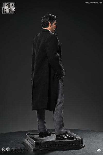 Justice League (2017) - Bruce Wayne 1/4 Scale Statue