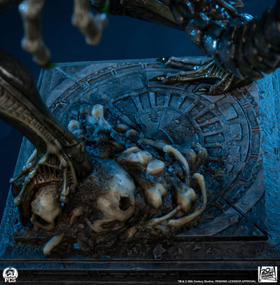 Alien vs. Predator - Grid Alien 1/2 Scale Statue