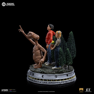 E.T., Elliot, and Gertie Deluxe Art Scale 1/10