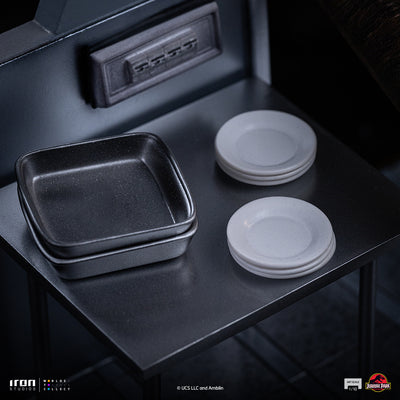 Jurassic Park - Raptors at The Kitchen Door Art Scale 1/10