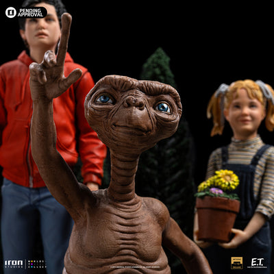 E.T., Elliot, and Gertie Deluxe Art Scale 1/10