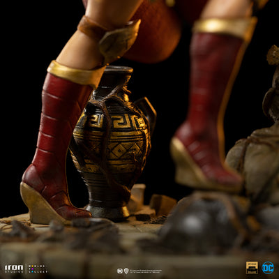 Wonder Woman Unleashed 1/10 Deluxe Art Scale