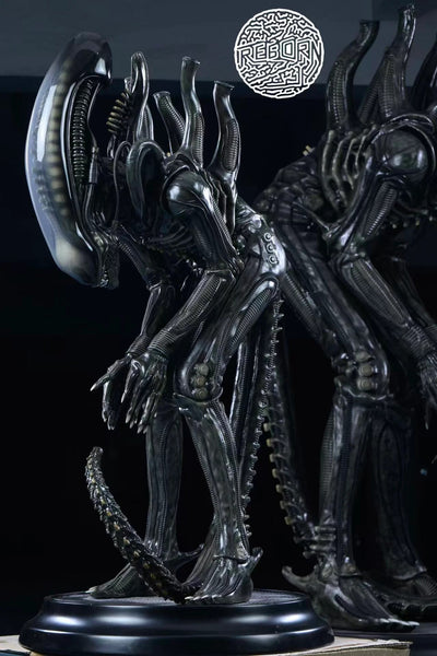 Bowing Alien 1/2 Scale Statue by Reborn Studio
