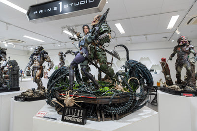 Aliens vs. Predator - Machiko & Broken Tusk Predator 1/4 Scale Statue
