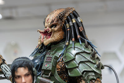 Aliens vs. Predator - Machiko & Broken Tusk Predator 1/4 Scale Statue
