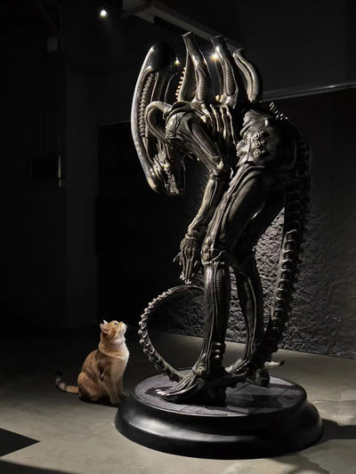 Bowing Alien Life-Size Statue by Reborn Studio