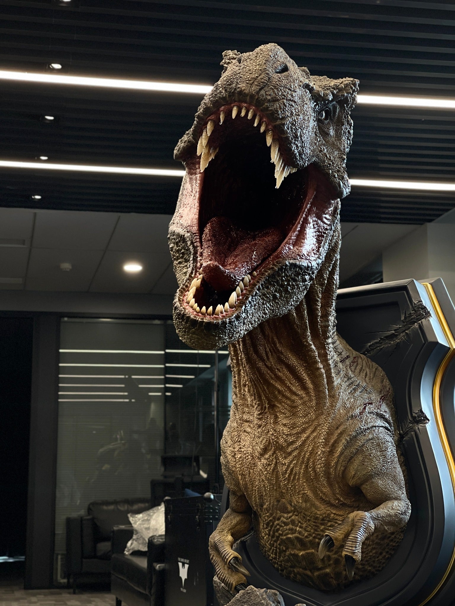 Jurassic World - Tyrannosaurus Rex 1/3 Scale Bust