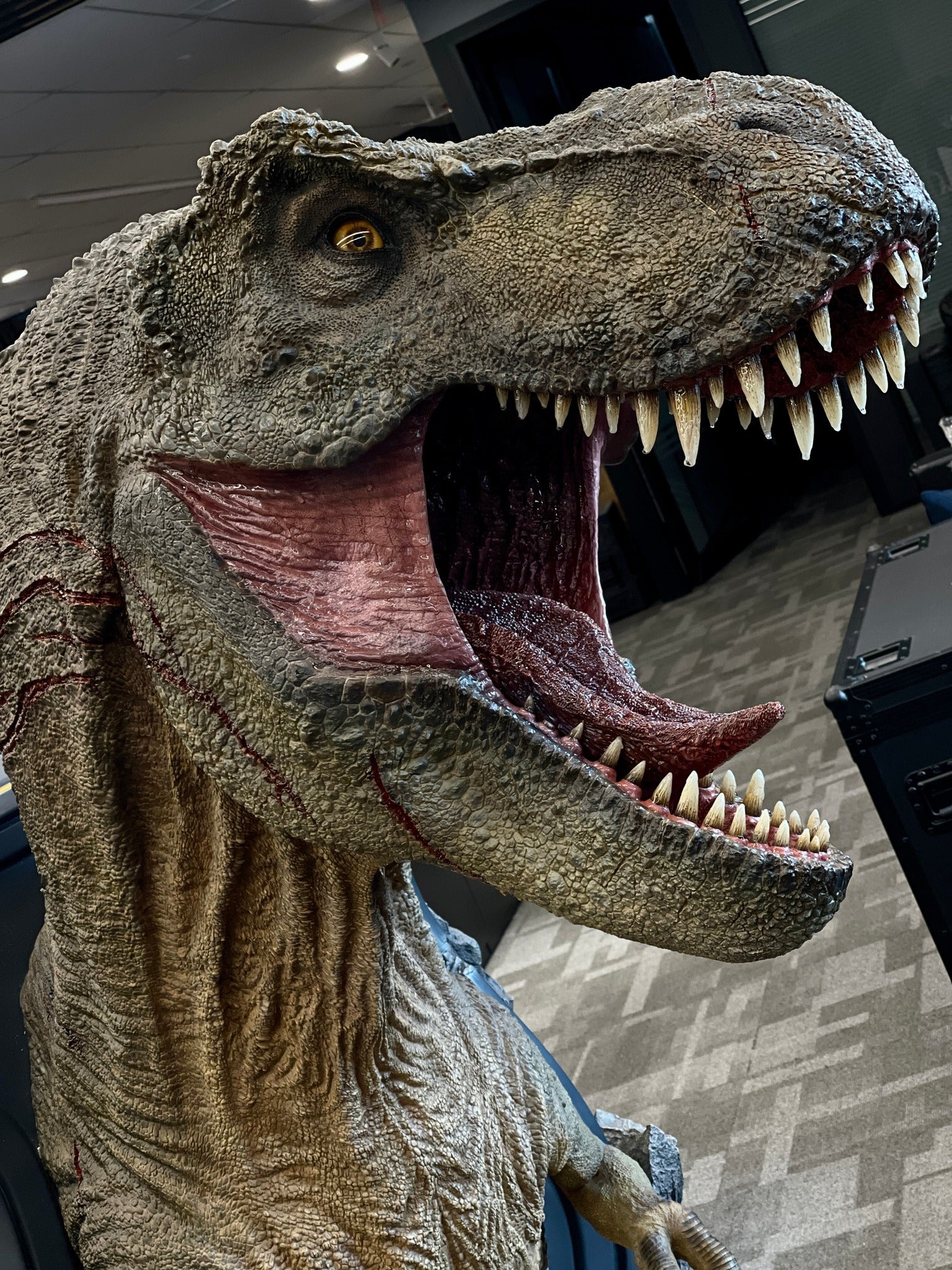 Jurassic World - Tyrannosaurus Rex 1/3 Scale Bust