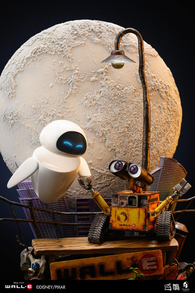 WALL-E and EVE Statue
