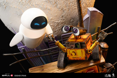 WALL-E and EVE Statue