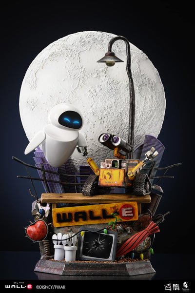 WALL-E and EVE Statue