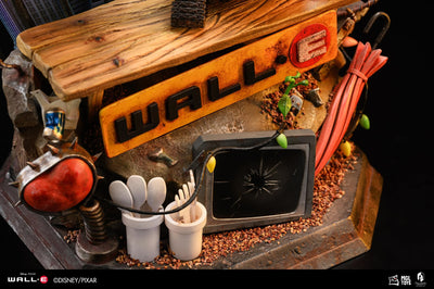 WALL-E and EVE Statue