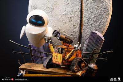 WALL-E and EVE Statue