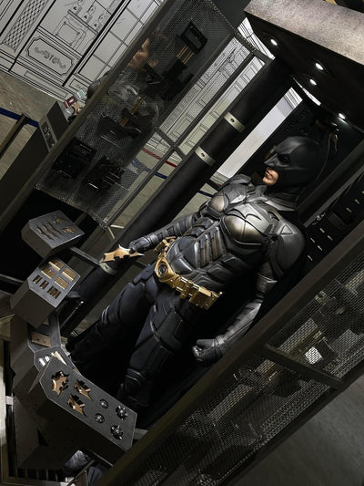 The Dark Knight - Batman (Ultimate Ed. - Armory) Life-Size Statue