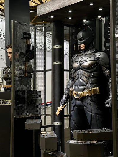 The Dark Knight - Batman (Ultimate Ed. - Armory) Life-Size Statue