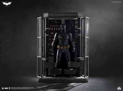 The Dark Knight - Batman (Ultimate Ed. - Armory) Life-Size Statue