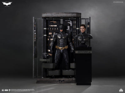 The Dark Knight - Batman (Ultimate Ed. - Armory) Life-Size Statue