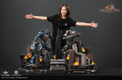 Pacific Rim - Gipsy Avenger vs. Obsidian Fury (Suite Version) Statue