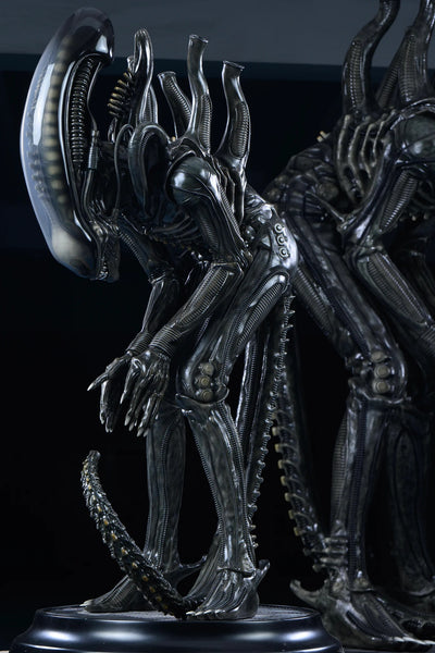 Bowing Alien 1/2 Scale Statue by Reborn Studio