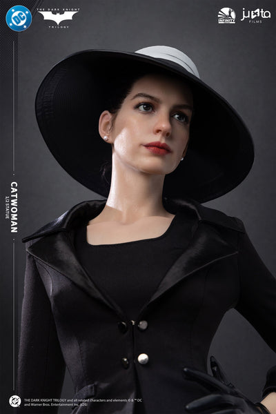 The Dark Knight Rises (2012) - Catwoman (Airport Disguise) 1/2 Scale Statue