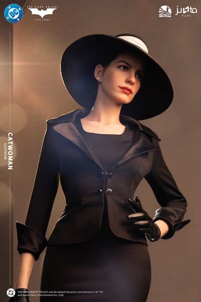 The Dark Knight Rises (2012) - Catwoman (Airport Disguise) 1/2 Scale Statue