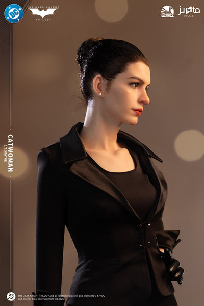 The Dark Knight Rises (2012) - Catwoman (Airport Disguise) 1/2 Scale Statue