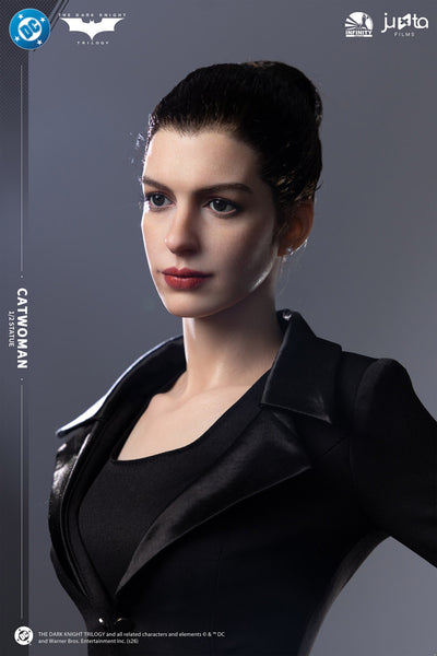 The Dark Knight Rises (2012) - Catwoman (Airport Disguise) 1/2 Scale Statue