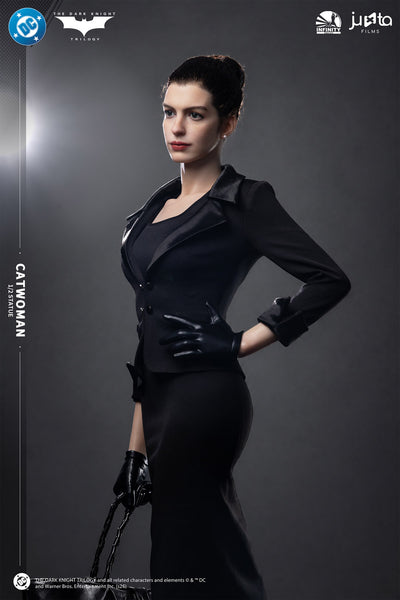 The Dark Knight Rises (2012) - Catwoman (Airport Disguise) 1/2 Scale Statue