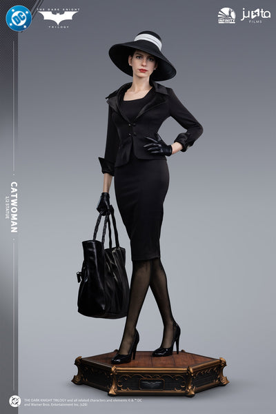 The Dark Knight Rises (2012) - Catwoman (Airport Disguise) 1/2 Scale Statue