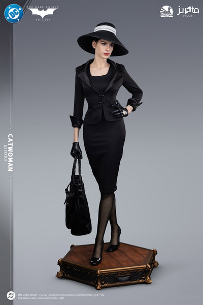 The Dark Knight Rises (2012) - Catwoman (Airport Disguise) 1/2 Scale Statue