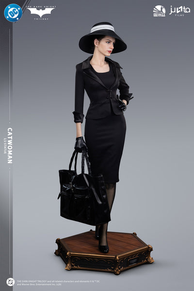 The Dark Knight Rises (2012) - Catwoman (Airport Disguise) 1/2 Scale Statue