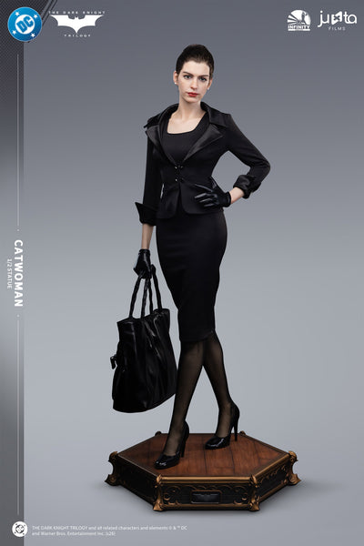 The Dark Knight Rises (2012) - Catwoman (Airport Disguise) 1/2 Scale Statue