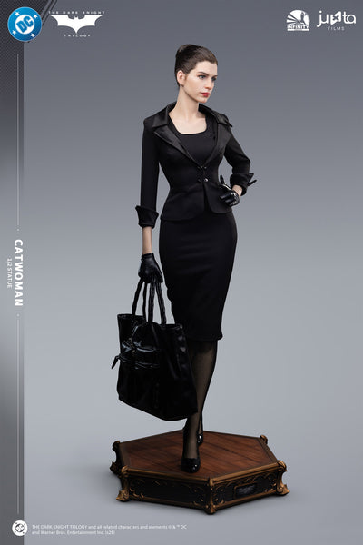 The Dark Knight Rises (2012) - Catwoman (Airport Disguise) 1/2 Scale Statue