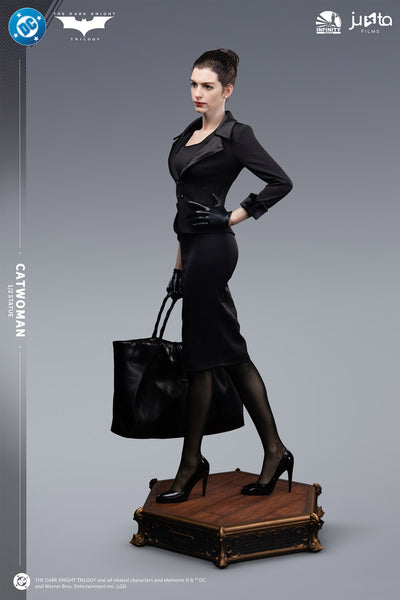 The Dark Knight Rises (2012) - Catwoman (Airport Disguise) 1/2 Scale Statue