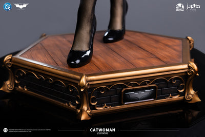 The Dark Knight Rises (2012) - Catwoman (Airport Disguise) 1/2 Scale Statue