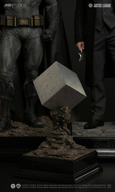 Justice League (2017) - Batman & Bruce Wayne 1/3 Scale Statue Set