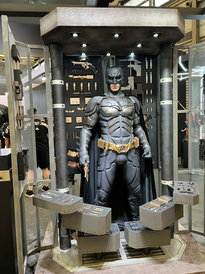The Dark Knight - Batman (Ultimate Ed. - Armory) Life-Size Statue