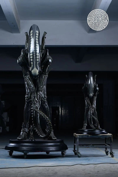 Bowing Alien Life-Size Statue by Reborn Studio