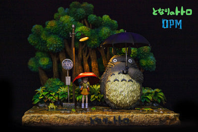 My Neighbour Totoro - Catbus and Bus Stop Statue Set